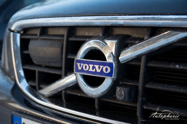 volvo-xc60-frontgrill-schnee