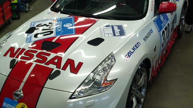 nissan_nismo_370z_fahrende_sprecherkabine_2013