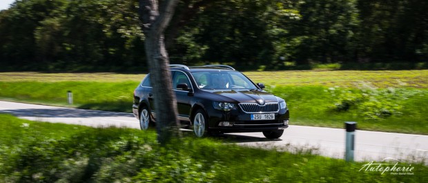 skoda-superb-facelift-fahraufnahme-kombi