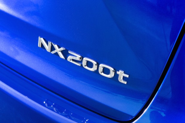 2015-Lexus-NX-200t-typenschild
