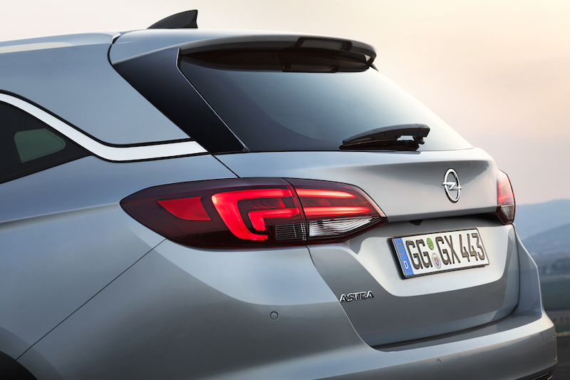 https://autophorie.de/wp-content/uploads/2015/09/Opel-Astra-Sports-Tourer-heckleuchten.jpg