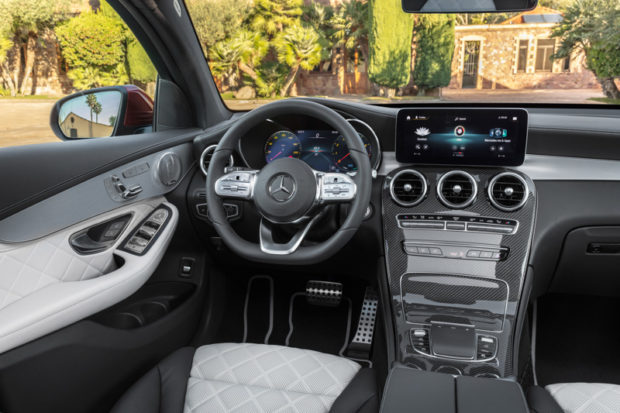 Mercedes-Benz GLC Coupé 2019 Modellpflege Cockpit MBUX